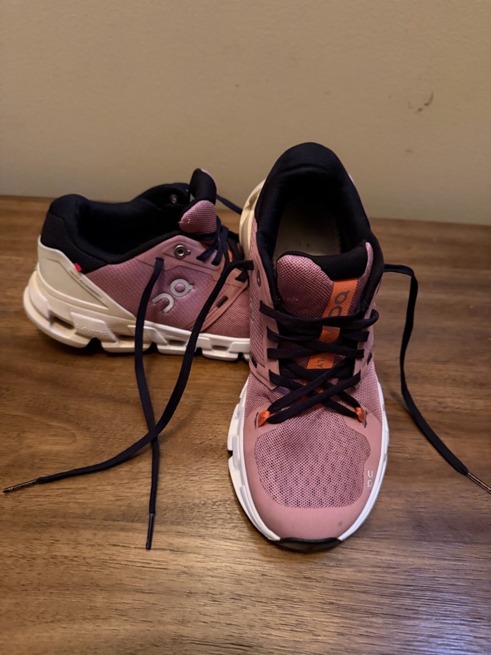 On Running Cloud Pink Sneakers Womens 6.5 Athletic Shoes